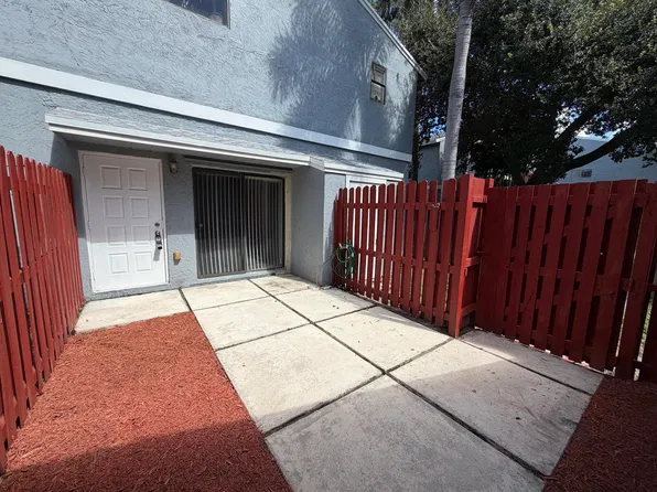 9 Crossings Cir APT D, Boynton Beach, FL 33435