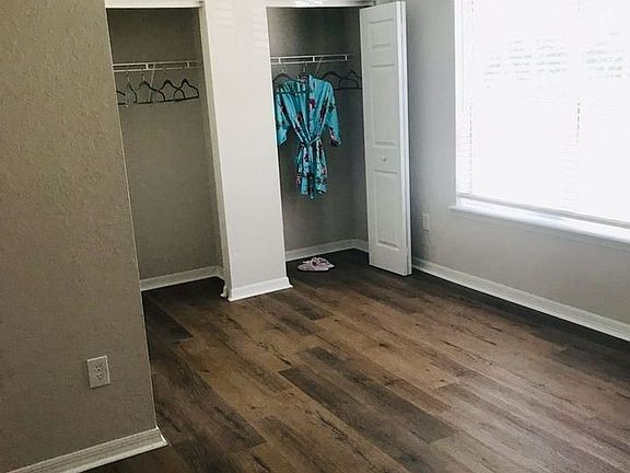 4th image of 2025 NW 42nd St Unit 2