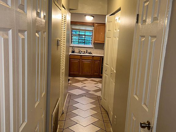 3rd image of 2060 Oak Park Ln