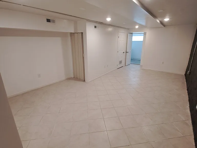 1353 W Jerome St #1 — Photo 9