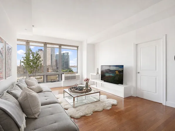 5-49 Borden Ave #8G, Long Island City, NY 11101
