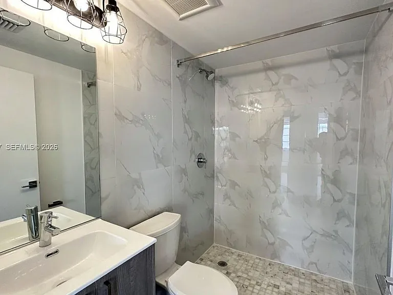 1570 Euclid Ave #6 — Photo 4