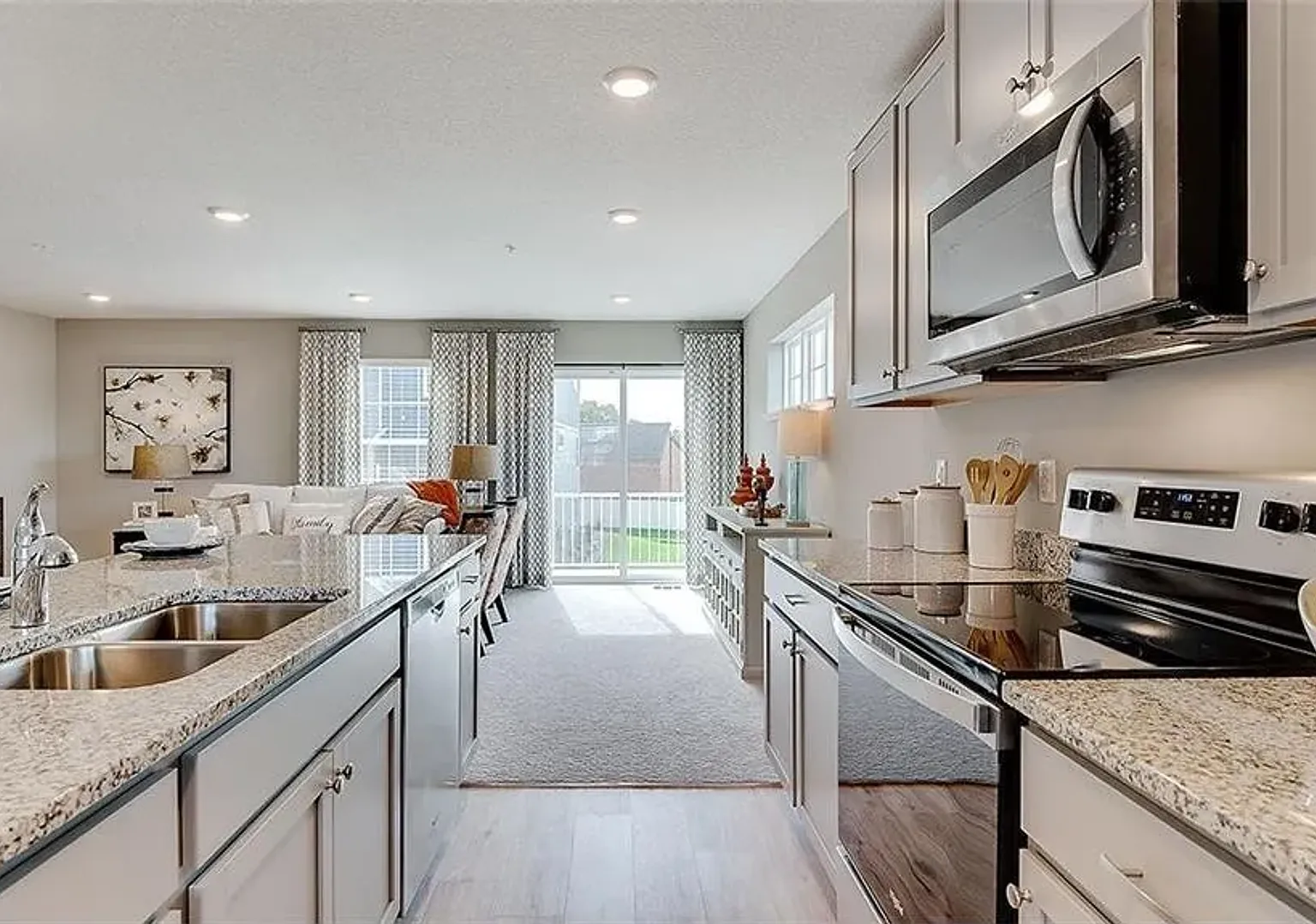Modern New Construction House | 3 Bed + Bonus Room | 2-Car Garage | Prime Location — Photo 3