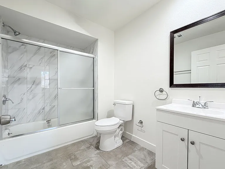 2026 Luxury 4 & 6 Bedroom Units — Photo 9
