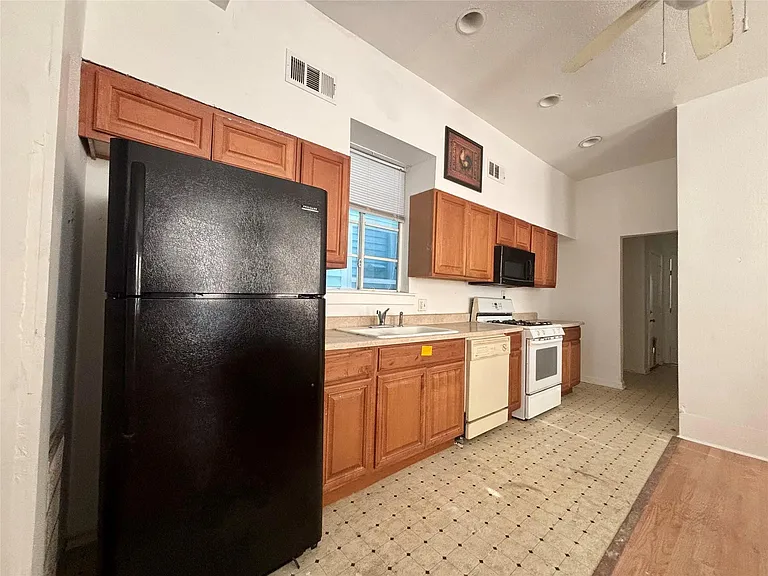 3410 Sealy St — Photo 13