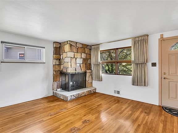 4th image of 230 Williamsburg Dr