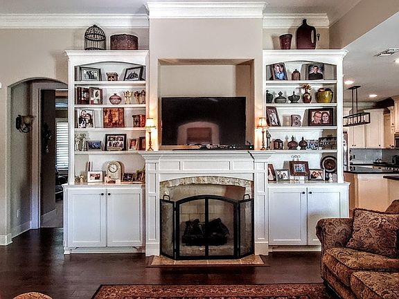 3rd image of 3633 Summer Hill Cir