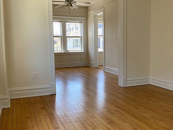 3rd image of 2475 N Clybourn Ave APT 3F