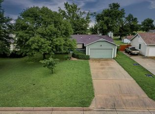 20 Renfrew Rd, Winfield, KS 67156