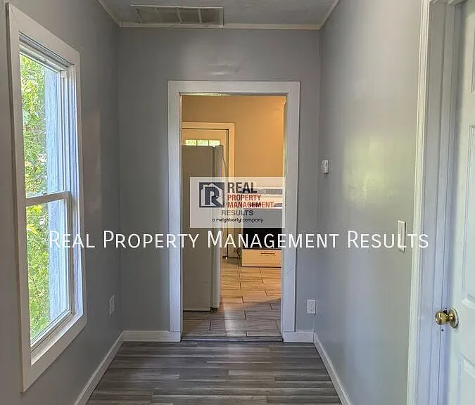 507 S Evans Ave #B — Photo 4