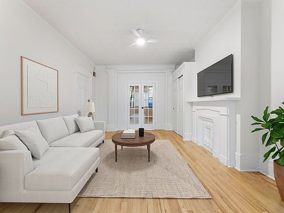 3rd image of 163 Bedford Ave #1
