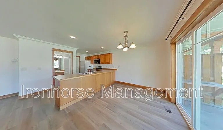5471 Glenellen Dr #4 — Photo 5