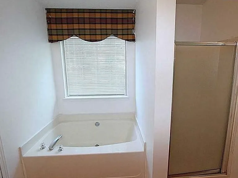 2174 Dresden Grn NW — Photo 10