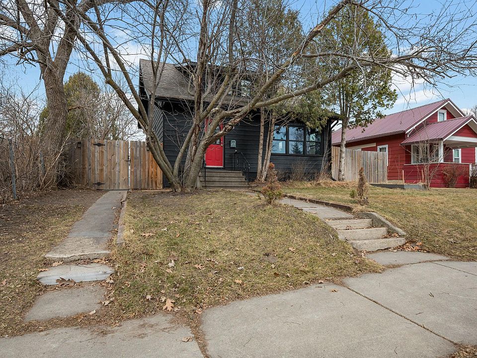 1st image of 209 NE 8th St
