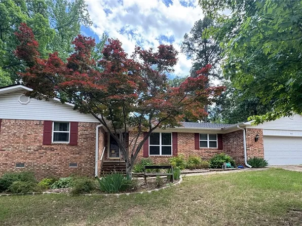 904 Ridgewood Dr, Russellville, AR 72801