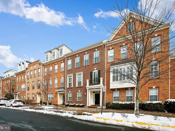125 Fortnightly Blvd, Herndon, VA 20170