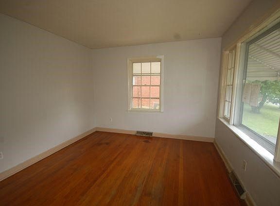 4th image of 3414 Moran St SE