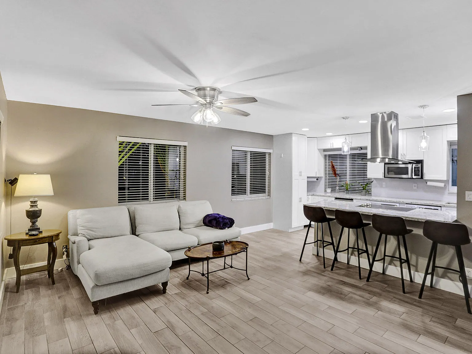 2 bed, 2.0 bath, 830 sqft, $2,750 — Photo 2