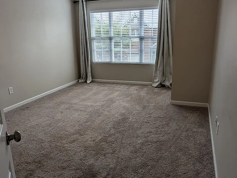 1058 Ashmore Dr — Photo 21