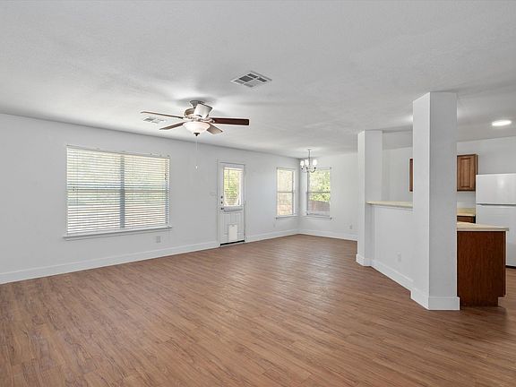 5th image of 1015 Glen Meadow Cv