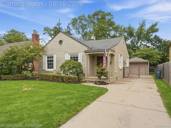 2275 Dorchester Rd, Birmingham, MI 48009