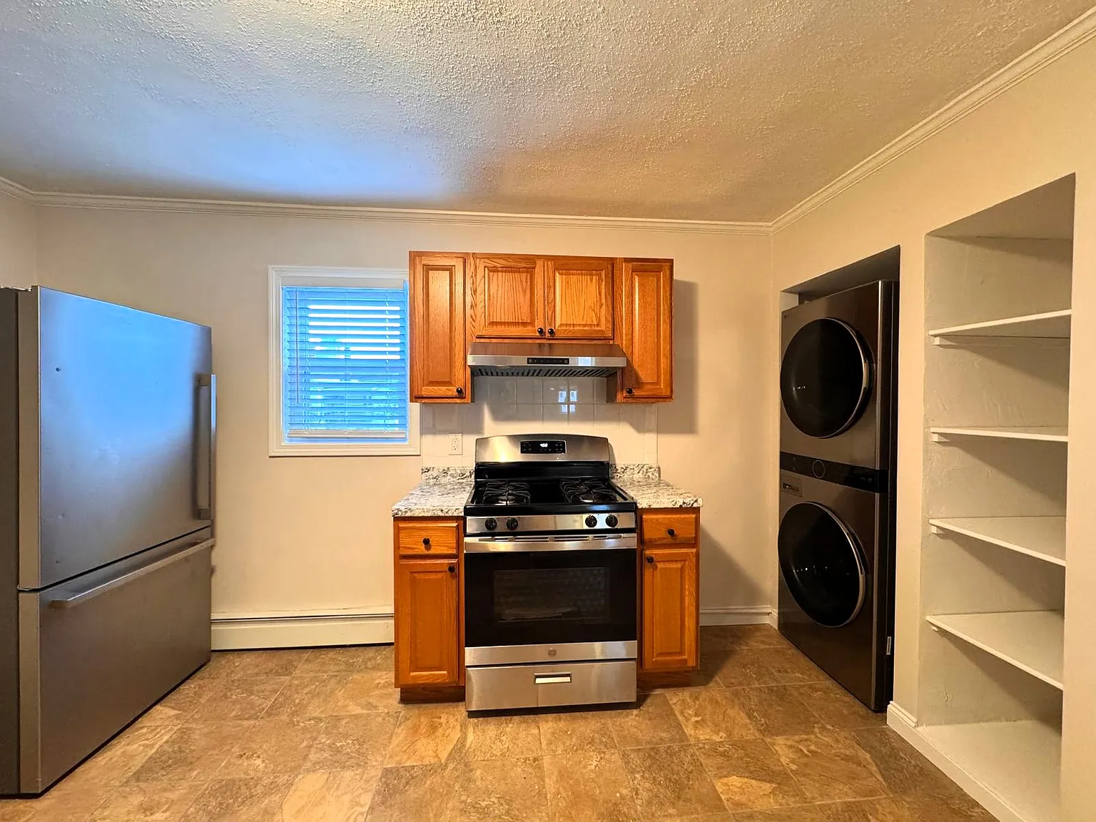 3 bed, $3,000 — Photo 2