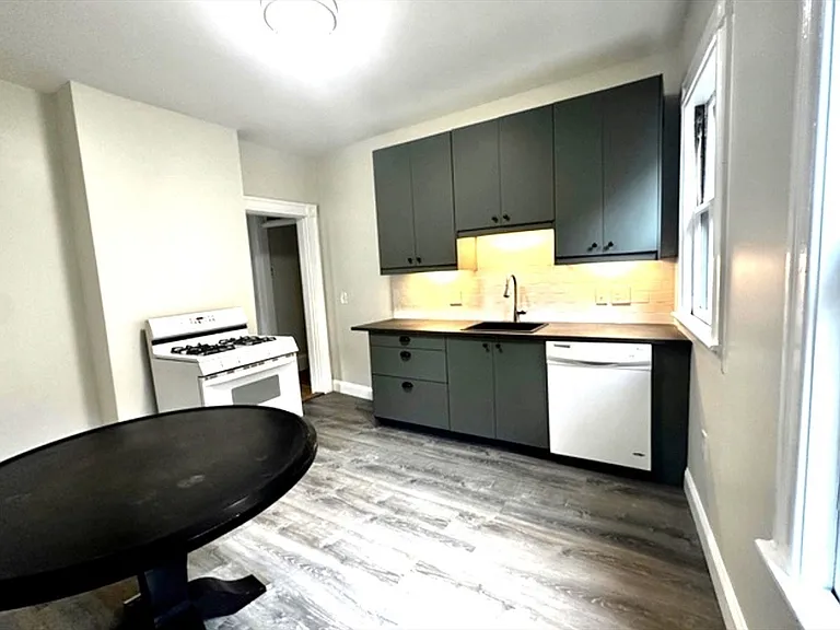 61 Monument Ave #1 — Photo 7