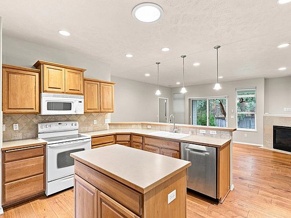 4th image of 2411 S Katy Ct