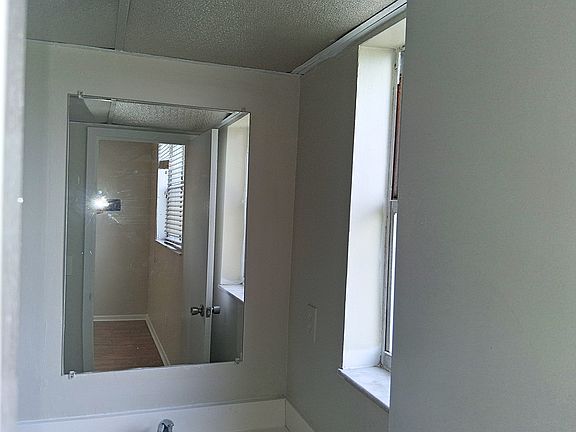 4th image of 1800 N Lauderdale Ave APT 1304