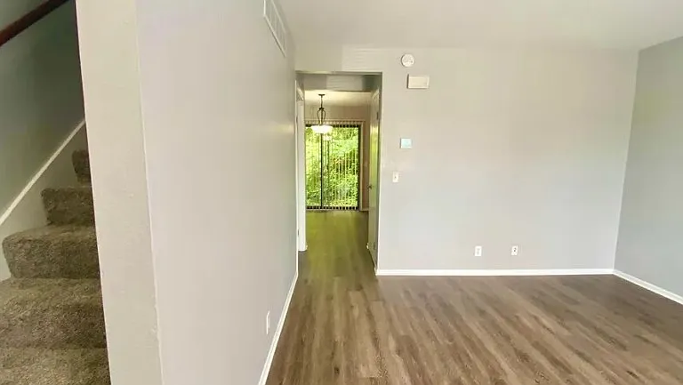 451 Lincoln Ave — Photo 9