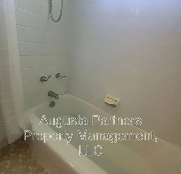 1330 Wingfield St — Photo 13
