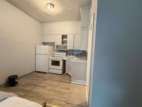 4th image of 610 Henry St #1E
