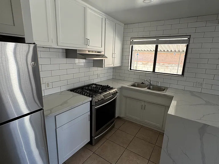 647 W Avenue J8 — Photo 10