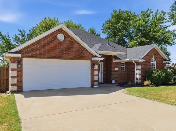 6000 S 39th Pl, Rogers, AR 72758