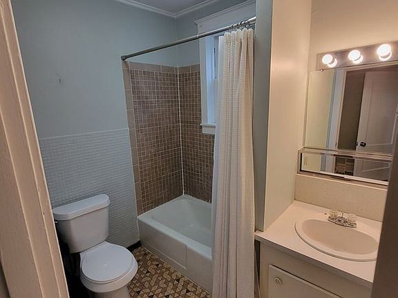 5th image of 3220 Wyoming St APT 2E