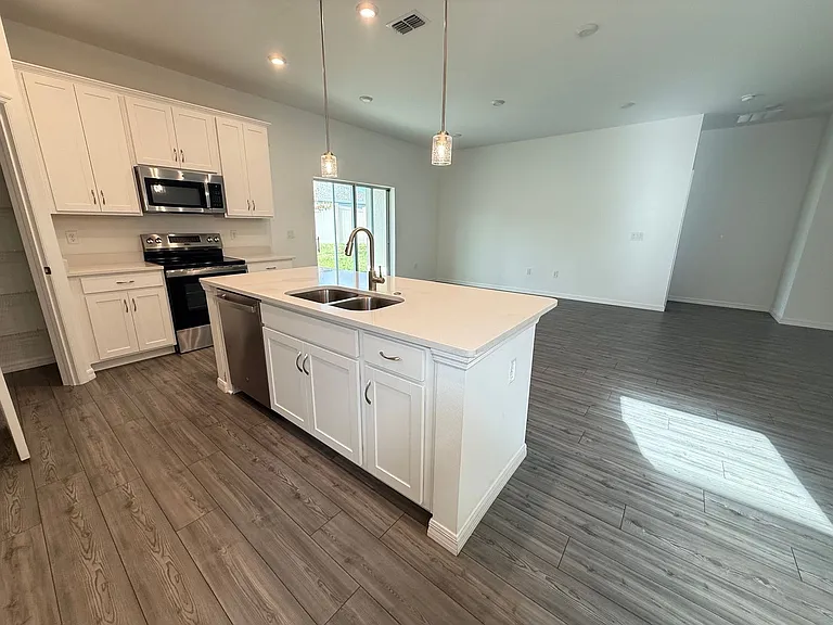 405 Eventide Ave — Photo 9