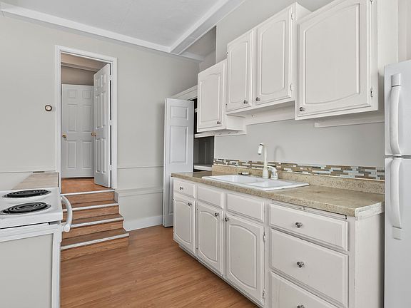 3rd image of 104 E Main St #102