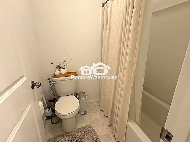 7216 Walnut Grove Ln N — Photo 9