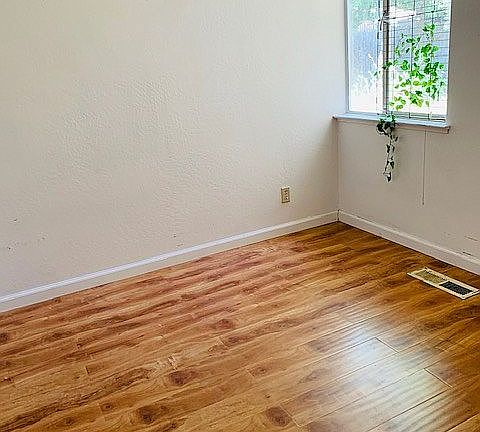 4th image of 2725 Helmsley Dr