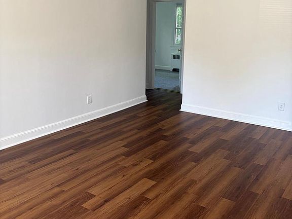 4th image of 107 Washington St NE