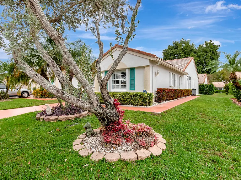 6129 Heliconia Rd — Photo 1