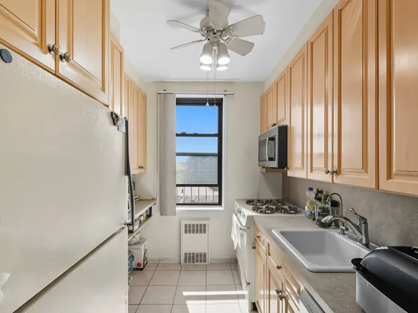 2310 Ocean Parkway image 9 of 23