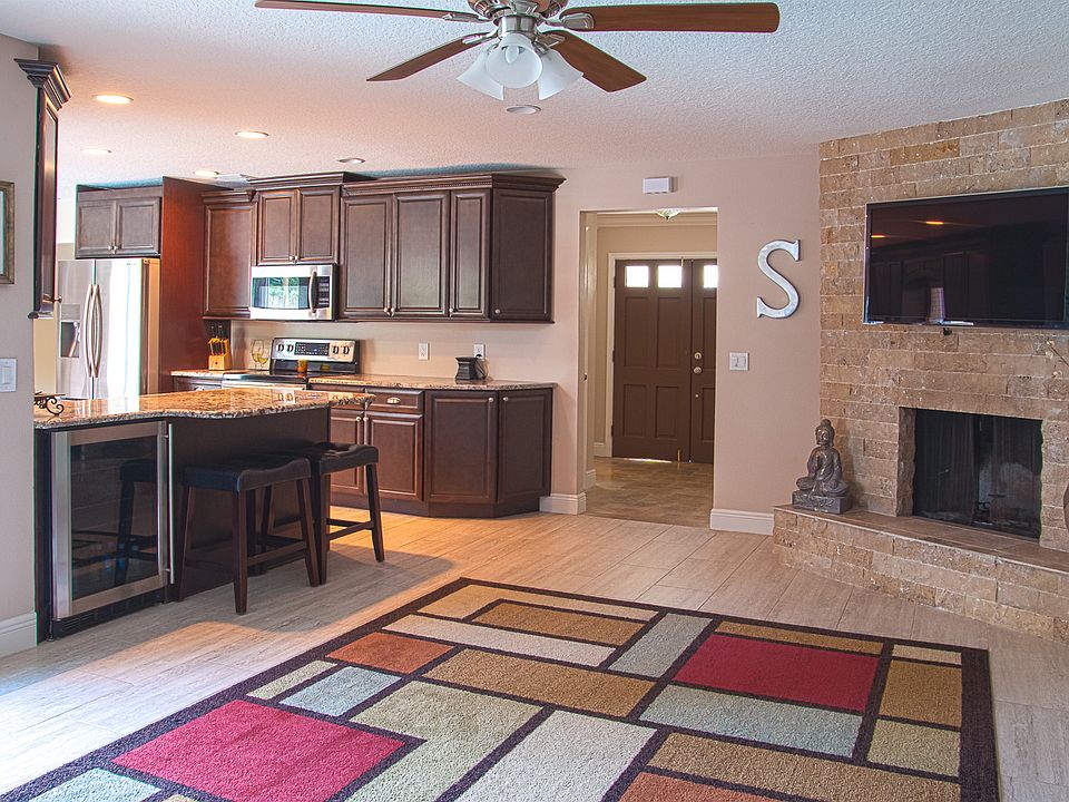 1st image of 571 Brookside Cir