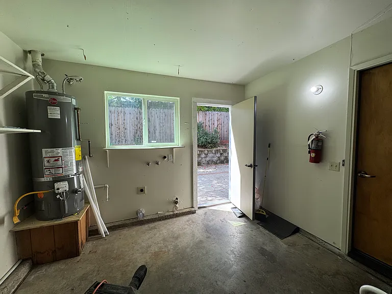 Beech Ave — Photo 36