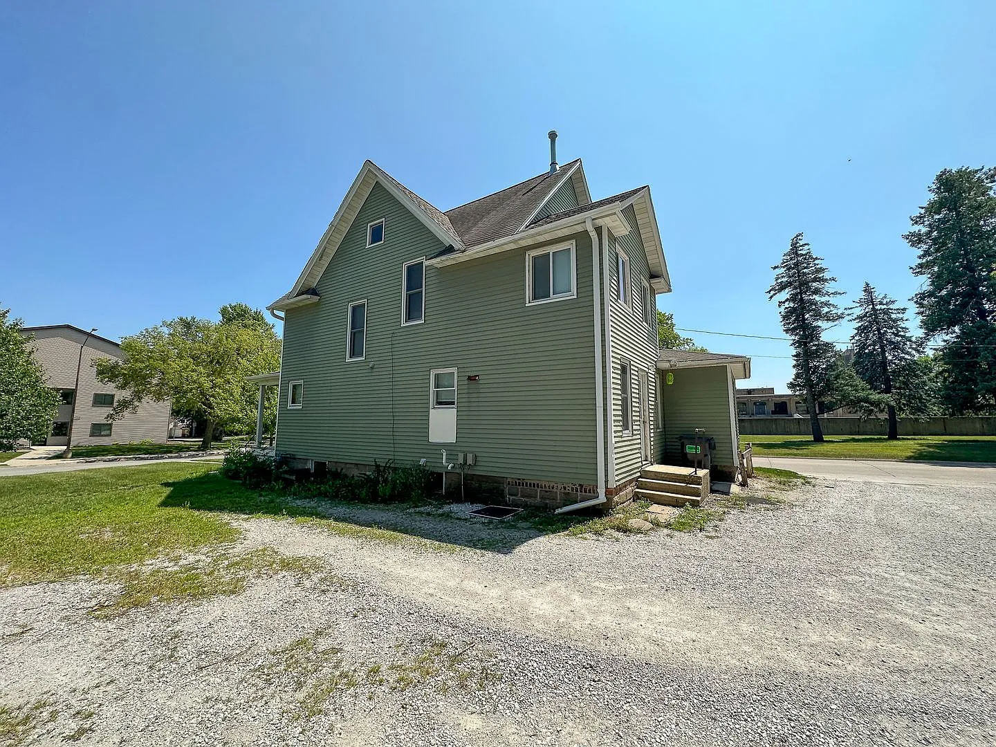 535 Welch Ave — Photo 3