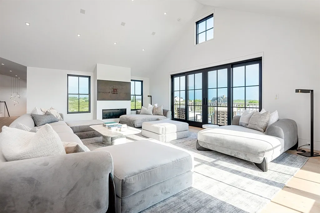 13 bed, 19.0 bath, 11351 sqft, $100,000 — Photo 4