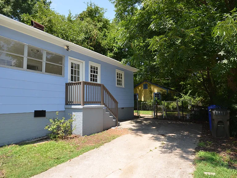 100 Caldwell St — Photo 17