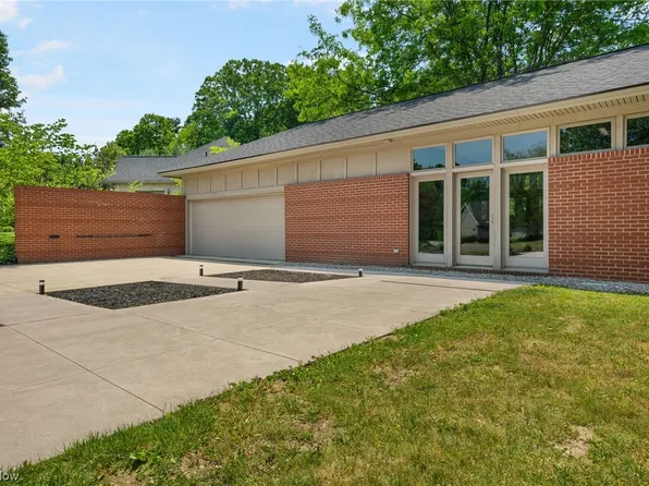 1475 Hillbrook Ave SE, North Canton, OH 44709