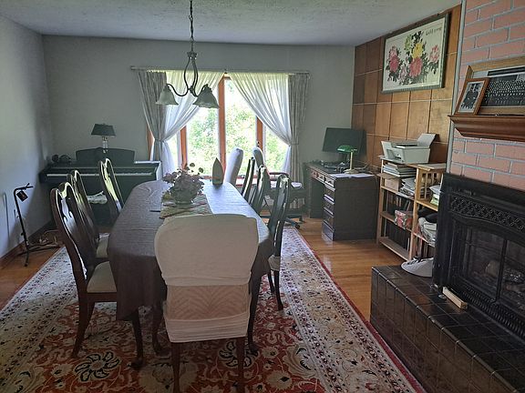 3rd image of 6 Wildwood Dr