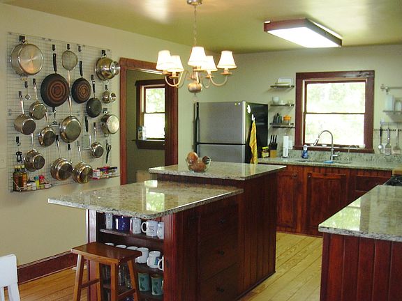 Kitchen w/ granite CT